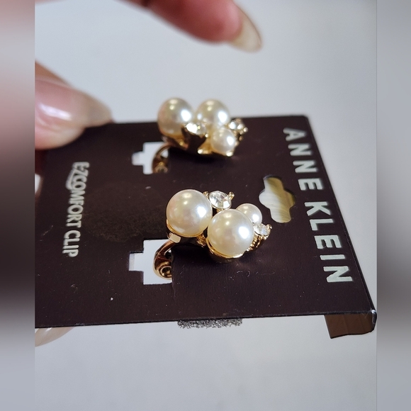 NWT Anne Klein Pearl & Imitation Diamonds Clip-On Earrings Set In Gold - Picture 6 of 12